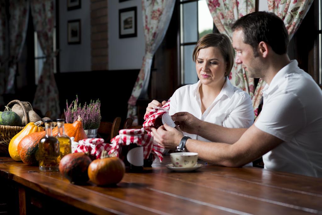 Folwark Ksieznej Anny Bed and breakfast